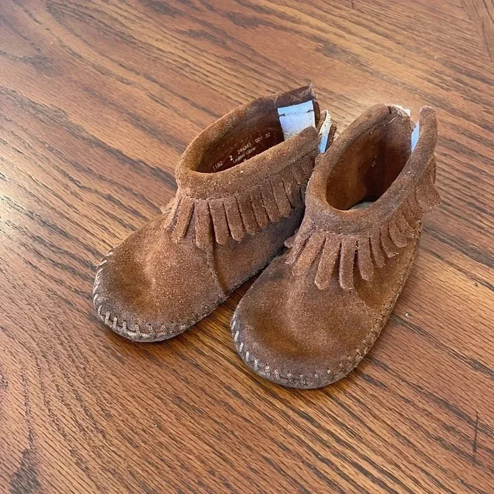 Minnetonka moccasins‎ 2